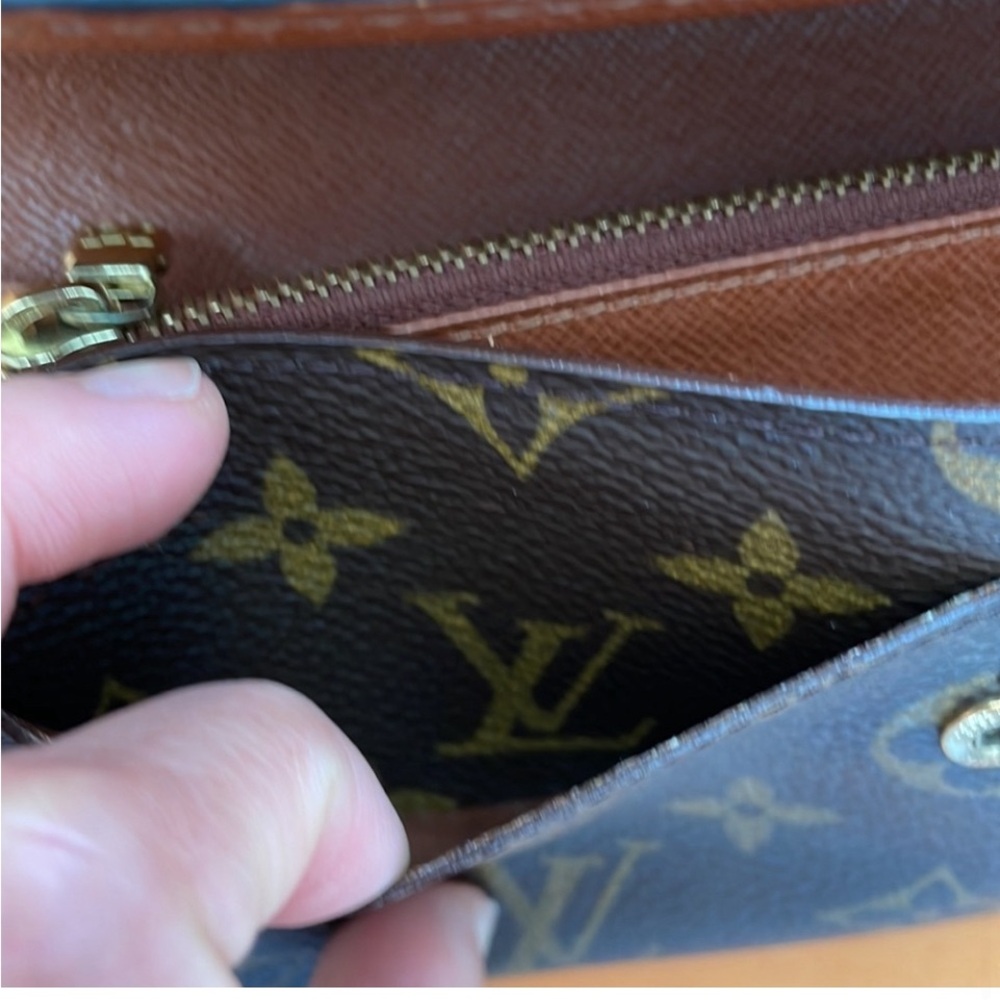 Traded LOUIS VUITTON SARAH MONOGRAM WALLET AUTH & CHAIN LAST CHANCE - Picture 12 of 15